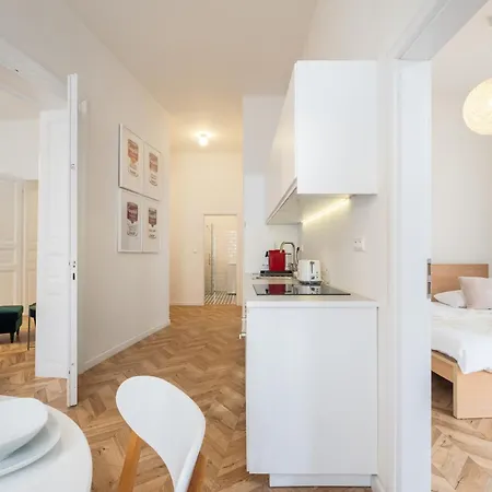 Days - Spacious With Balcony Near Wenceslas Square Apartamento *