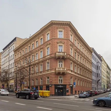 Two Bedroom Near Park In Vinohrady By Days * Praha