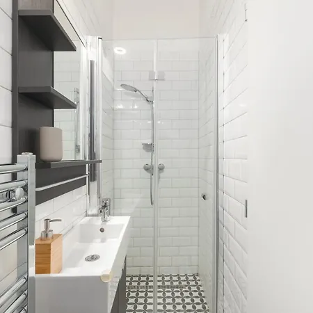 Two Bedroom Near Park In Vinohrady By Days * Praha