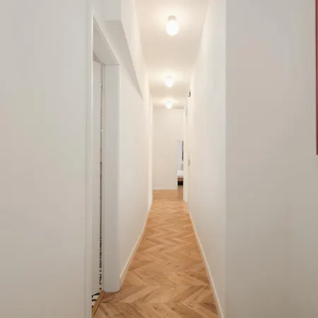 Days - Spacious With Balcony Near Wenceslas Square *