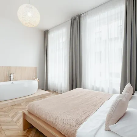 Apartamento Two Bedroom Near Park In Vinohrady By Days