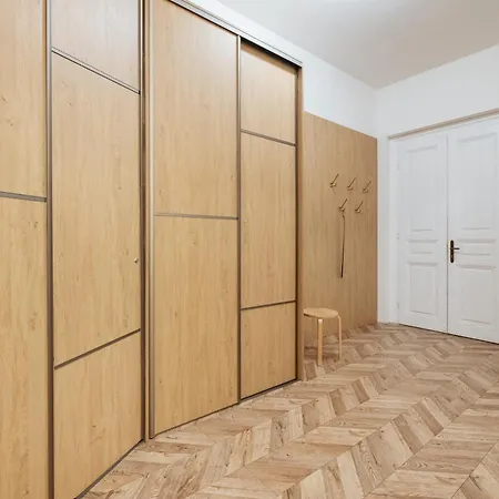 Two Bedroom Near Park In Vinohrady By Days * Prága
