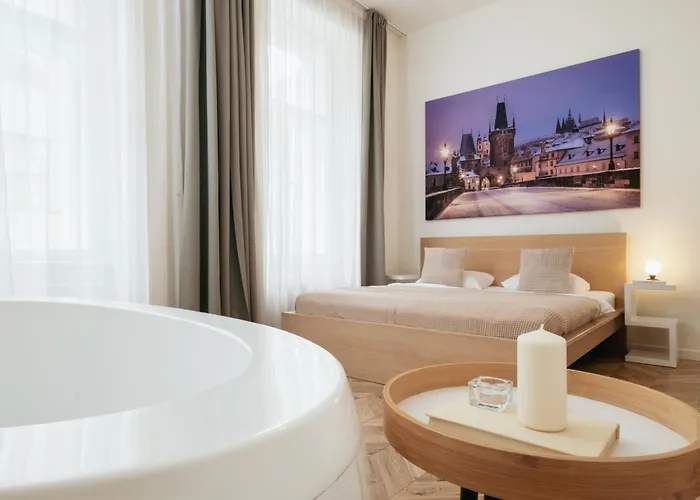 Days - Spacious With Balcony Near Wenceslas Square Apartamento