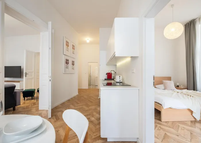Days - Spacious With Balcony Near Wenceslas Square Apartamento *