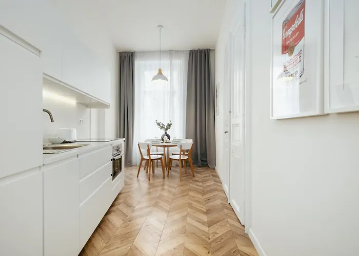 Days - Spacious With Balcony Near Wenceslas Square *