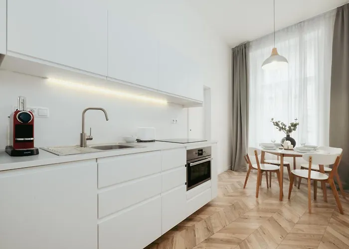 Days - Spacious With Balcony Near Wenceslas Square