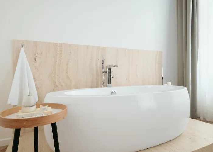 Days - Spacious With Balcony Near Wenceslas Square * Praga