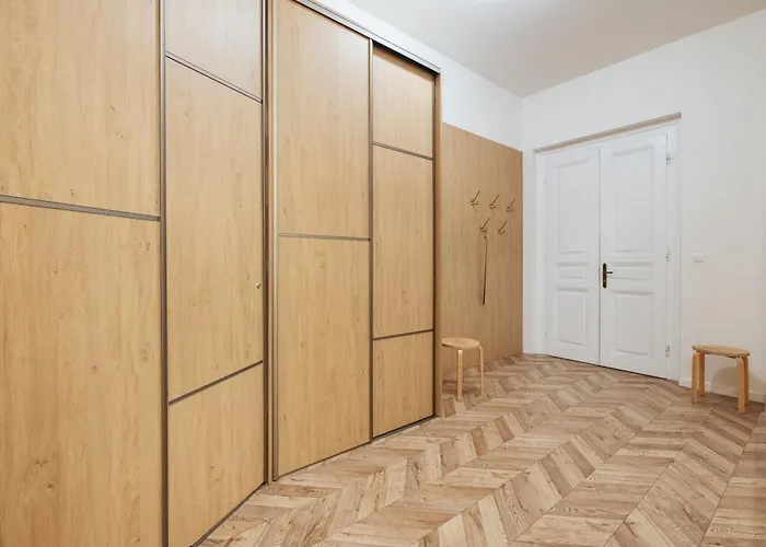 Days - Spacious With Balcony Near Wenceslas Square * Praga