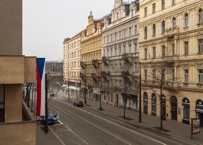 Days - Spacious With Balcony Near Wenceslas Square Apartamento