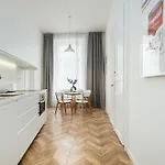 Days - Spacious With Balcony Near Wenceslas Square *