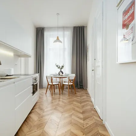 Days - Spacious With Balcony Near Wenceslas Square *