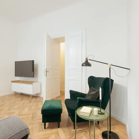Apartment Two Bedroom Near Park In Vinohrady By Days