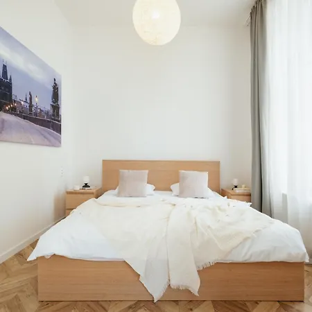 Apartment Two Bedroom Near Park In Vinohrady By Days