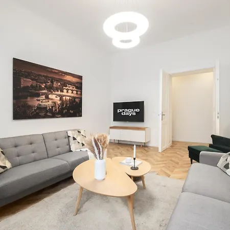 Days - Spacious With Balcony Near Wenceslas Square Apartamento *