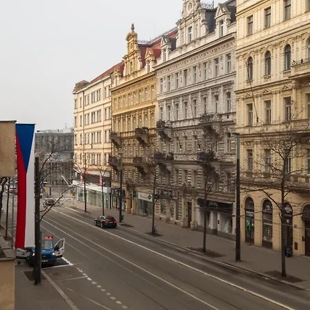 Days - Spacious With Balcony Near Wenceslas Square Apartamento